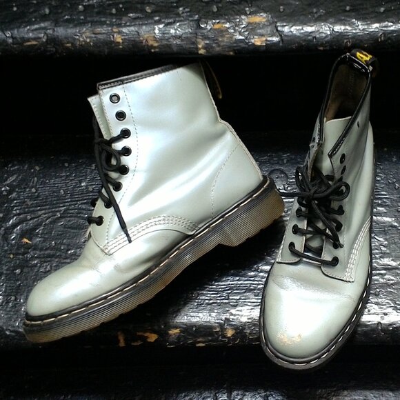 Dr. Martens Pearlescent Irridescent Gray silver womens 8 eyelet boots mens 6 - Picture 6 of 9